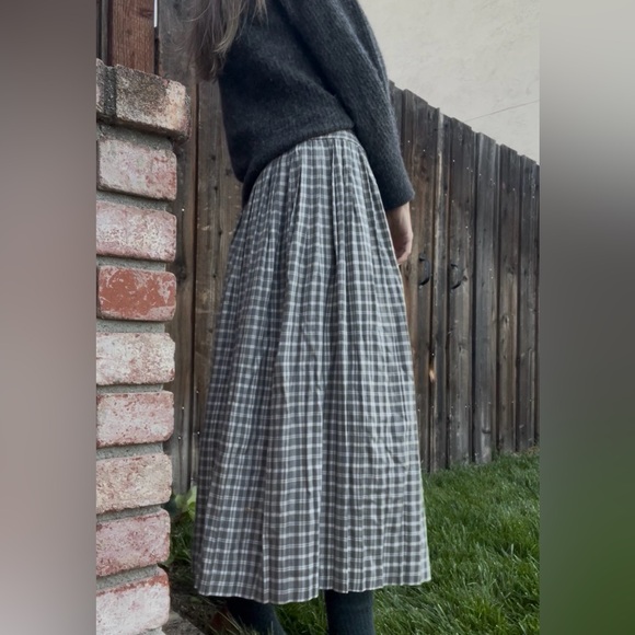 Vintage Gray and Ivory Plaid Flannel Women's Skirt - Picture 3 of 13
